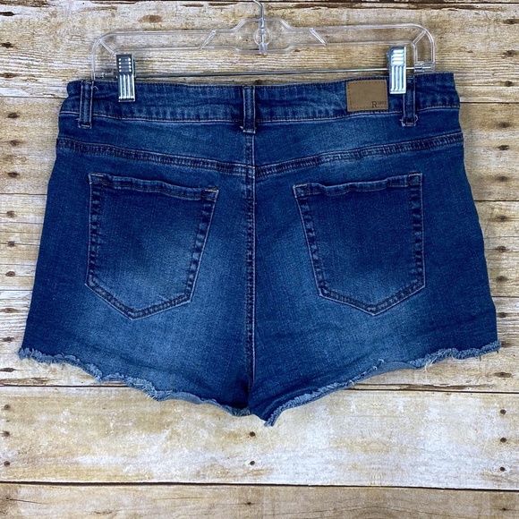 CUT OFF DISTRESSED PATCHWORK JEAN SHORTS SIZE 14 - Picture 2 of 2